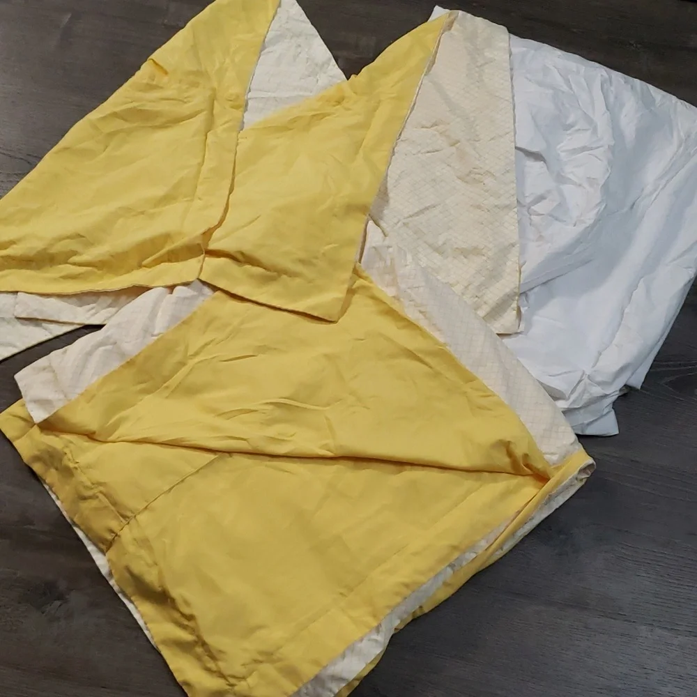 Amazon Basics Set:  Duvet Cover, 2 Pillow Shams and White Bed Skirt Full/Queen